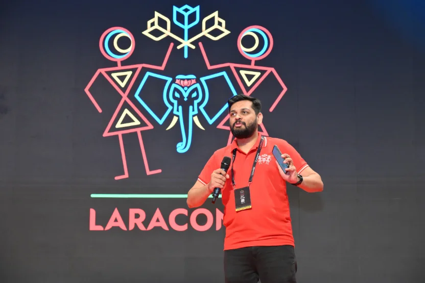 Jigar Dhulla speaking on stage at Laracon India